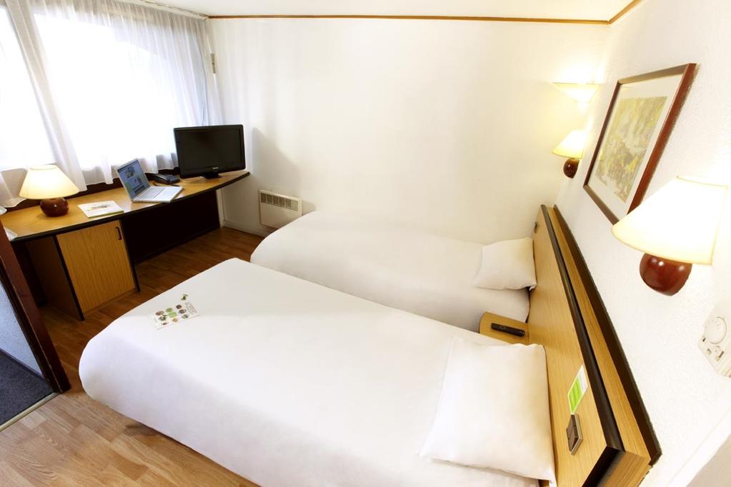 Campanile Manosque Hotel Стая снимка