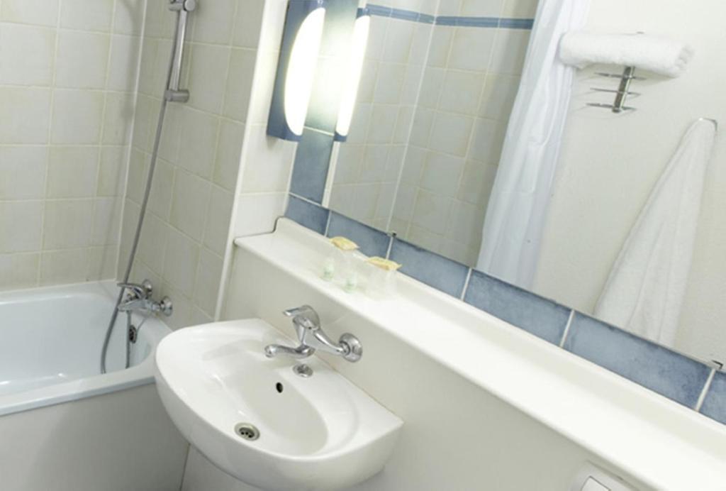 Campanile Manosque Hotel Стая снимка